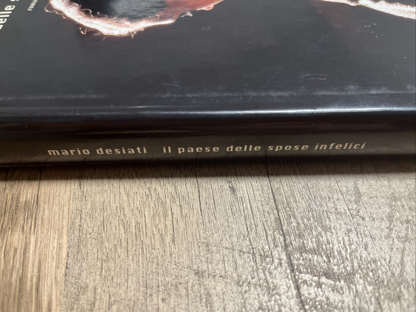 IL PAESE DELLE SPOSE INFELICI - Hardcover ( Italian) **Very Good Condition**