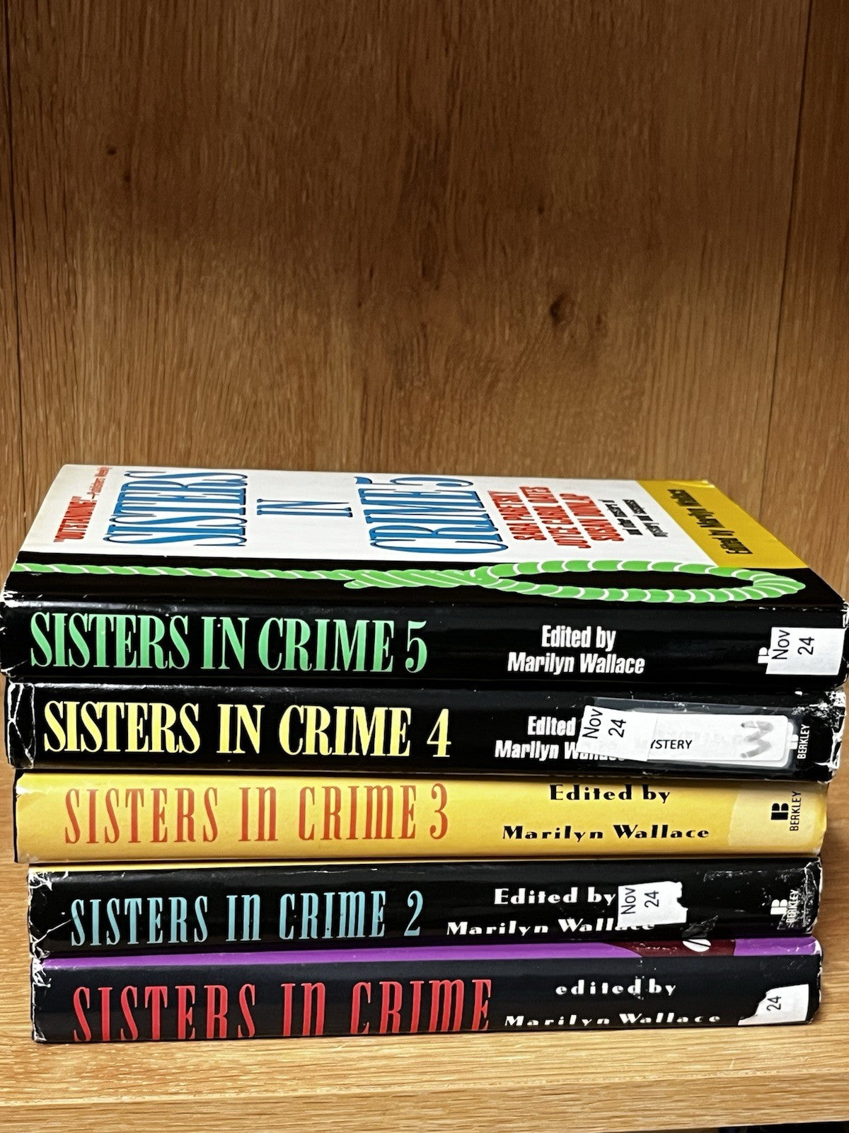 SISTERS IN CRIME 1st Edition Volume 1-5 BOOK LOT Hardcover ~by MARILYN WALLACE