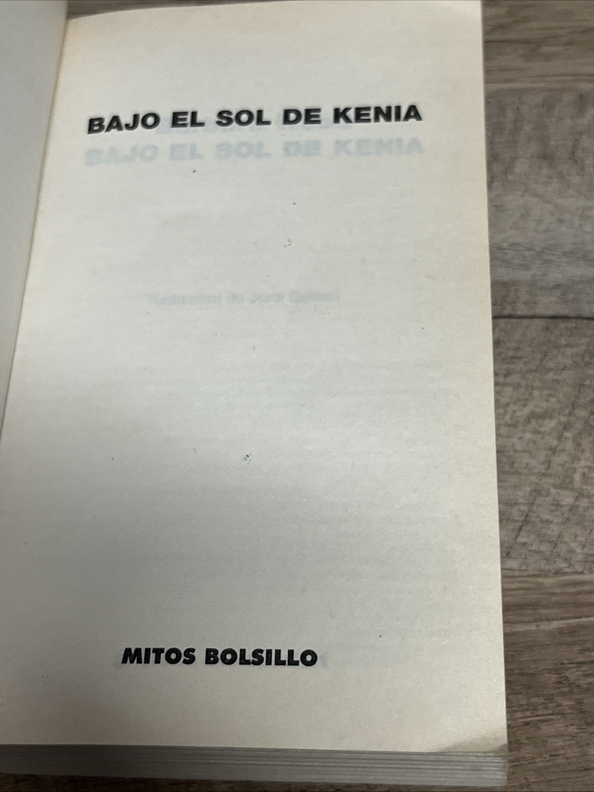 BAJO EL SOL DE KENIA By Barbara Wood & Jordi Beltran