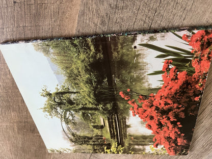 Une Visite A Giverny : A Visit to Giverny by Gérald van der Kemp