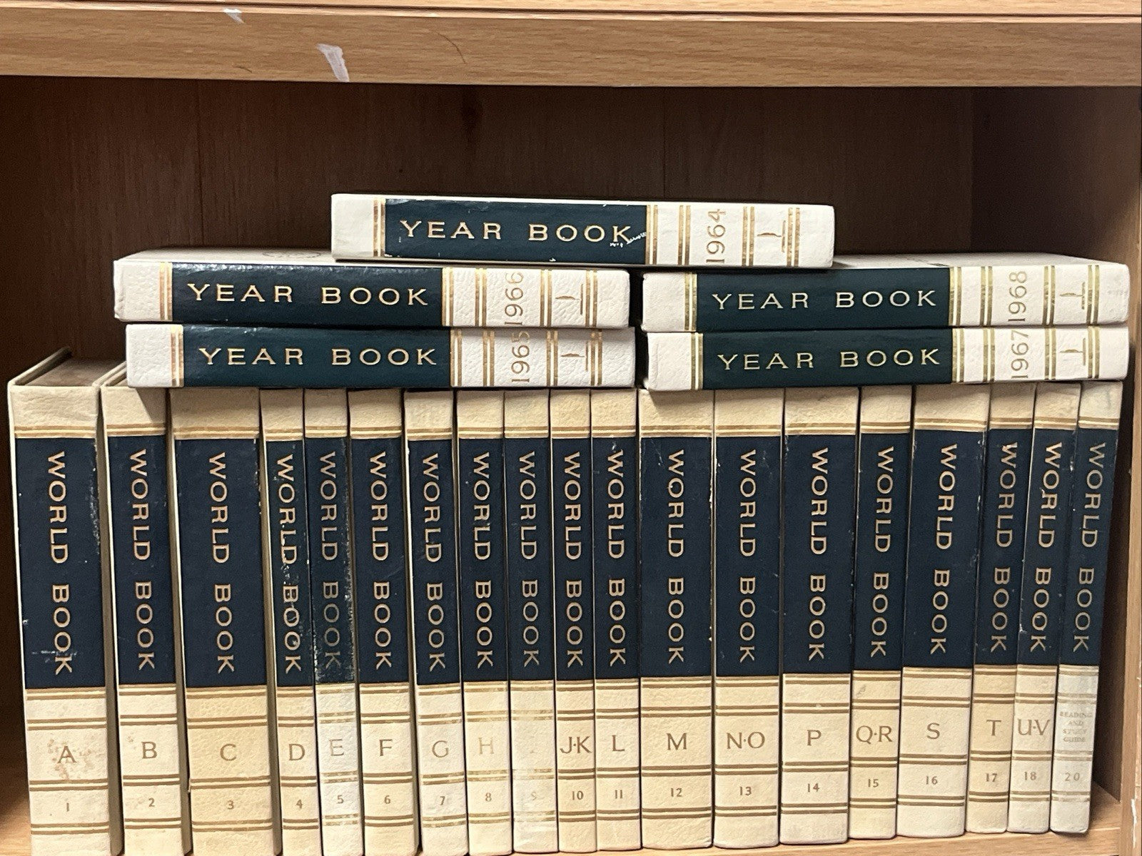 Vintage 1961 World Book Encyclopedia Sets {Missing Vol 19} +Year book 1964-68