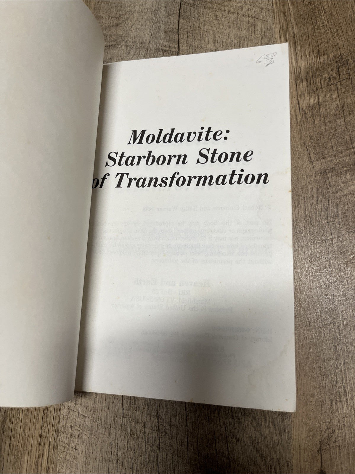 Moldavite: Starborn Stone of Transformation by Simmons & Warner 2015 PB VG
