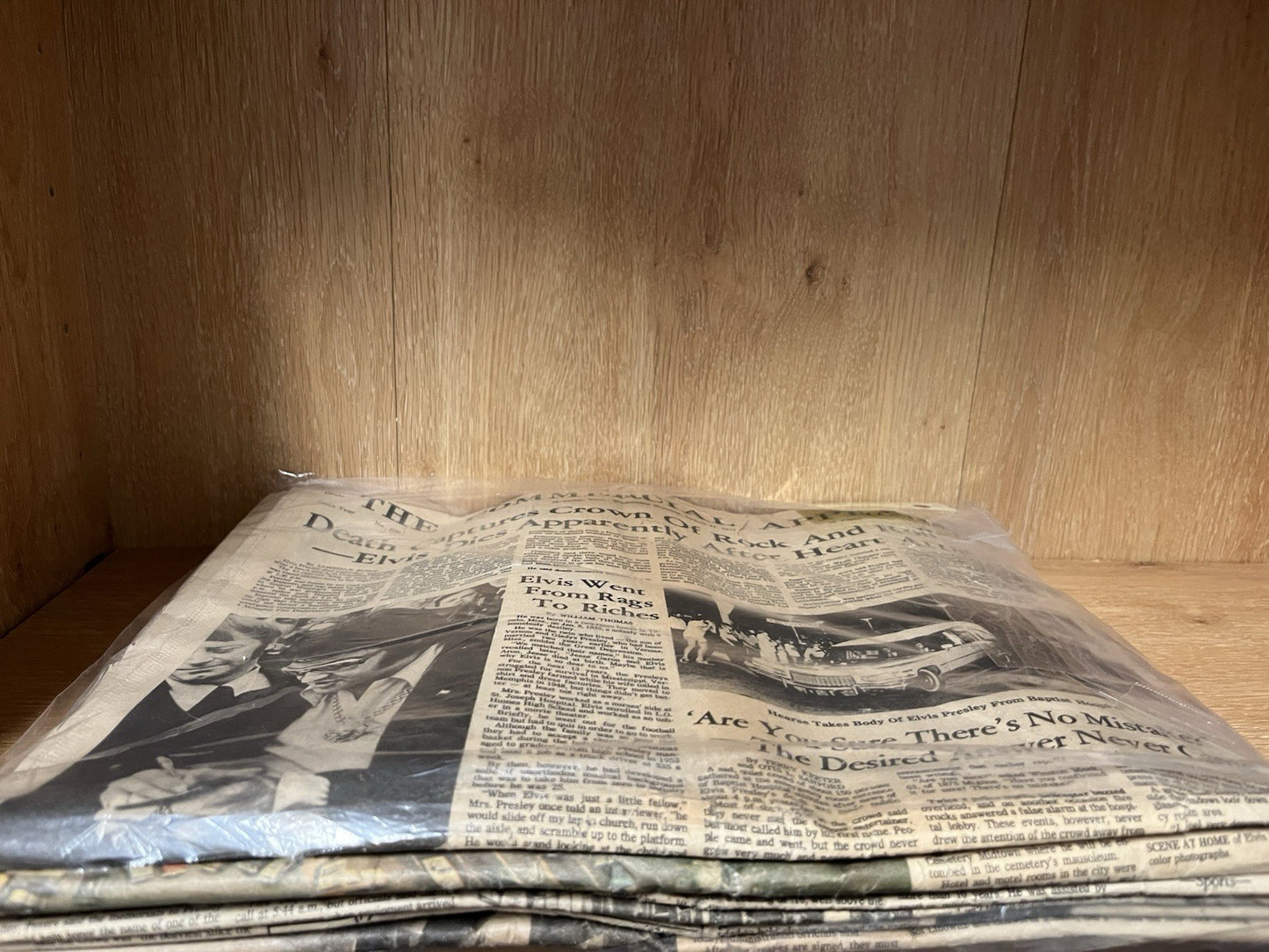 Elvis Presley Newspaper Death Memphis Press, 1977, AUG - 17, 18, 19, 21, 25 & 26