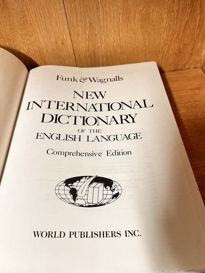 Funk & Wagnalls New International Dictionary of the English Language A-Z 1995