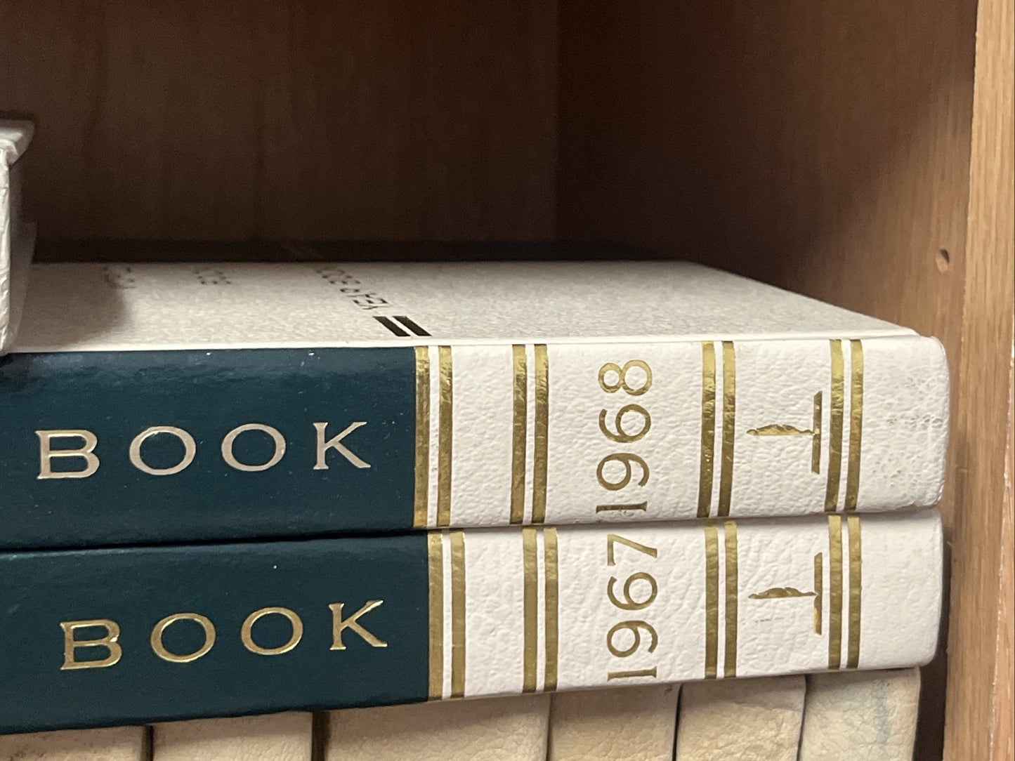 1961 World Book Encyclopedia Vol 1 - 20 Missing Vol 19 & Year book 1964 To 1968