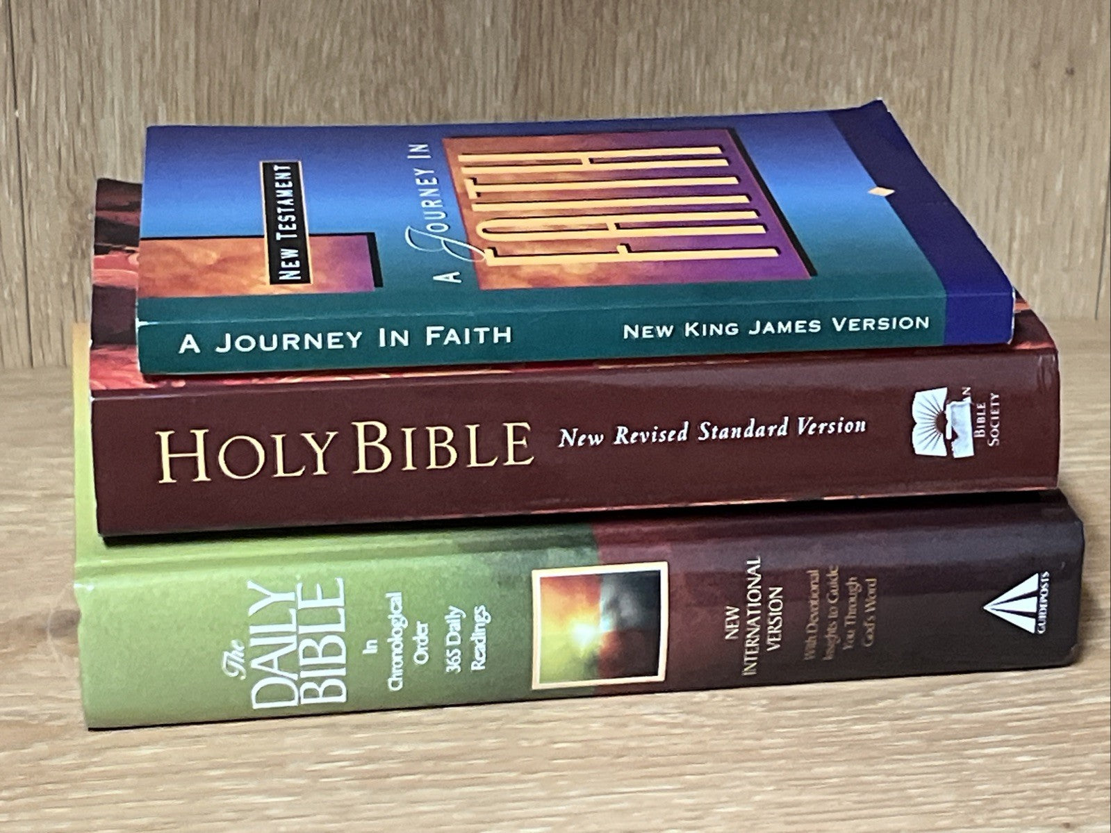 3 Bible Books Lot New Testament & Revised Standard Version NIV /NKJV/NRSV