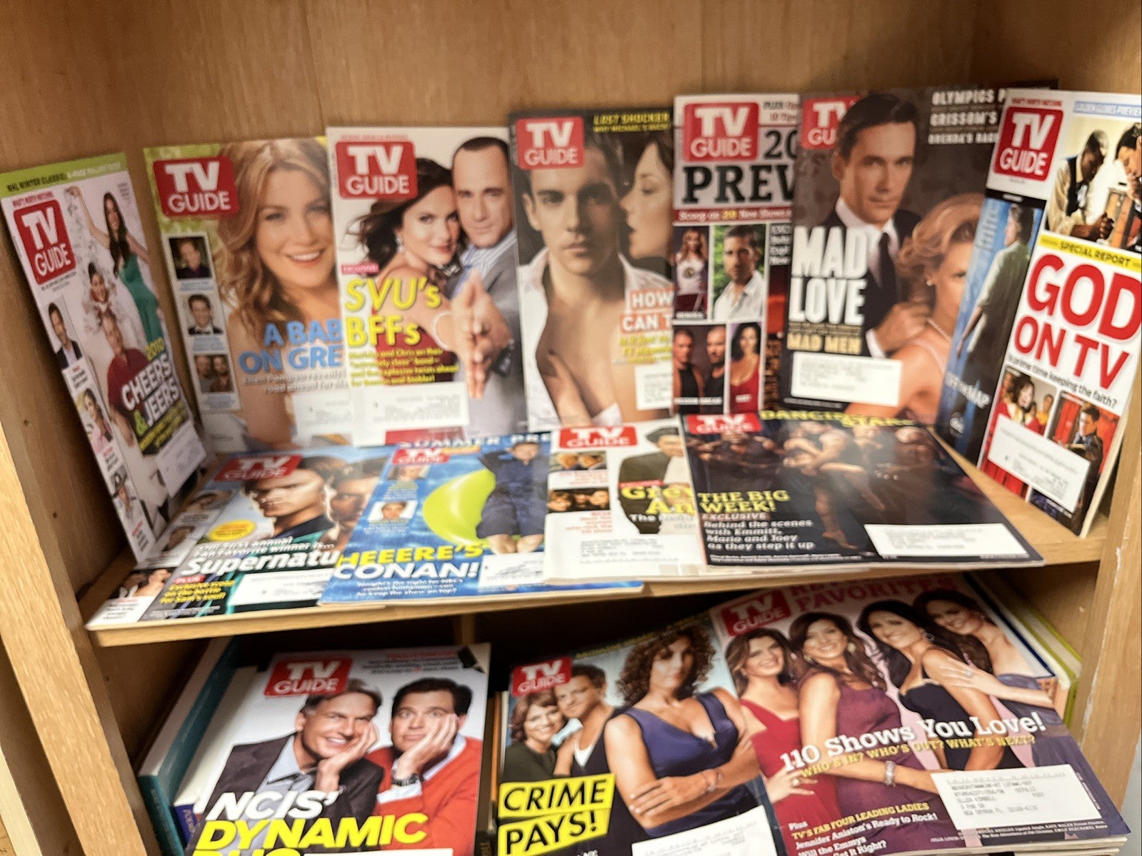 TV GUIDES LOT OF 22  MAGAZINES NCIS Dynamic Duo, Lost, Hot Bods! 2006 -2011