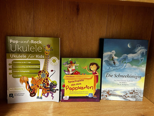 Lot of 3 German Children Books Die Schneekonigin,Sprachspiele,Pappkarton Ukulele