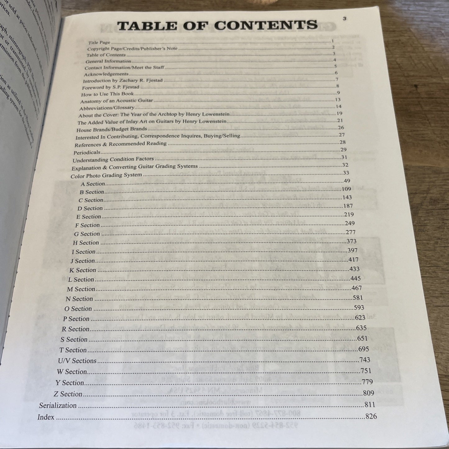 BLUE BOOK OF ACOUSTIC GUITARS 13th Edition