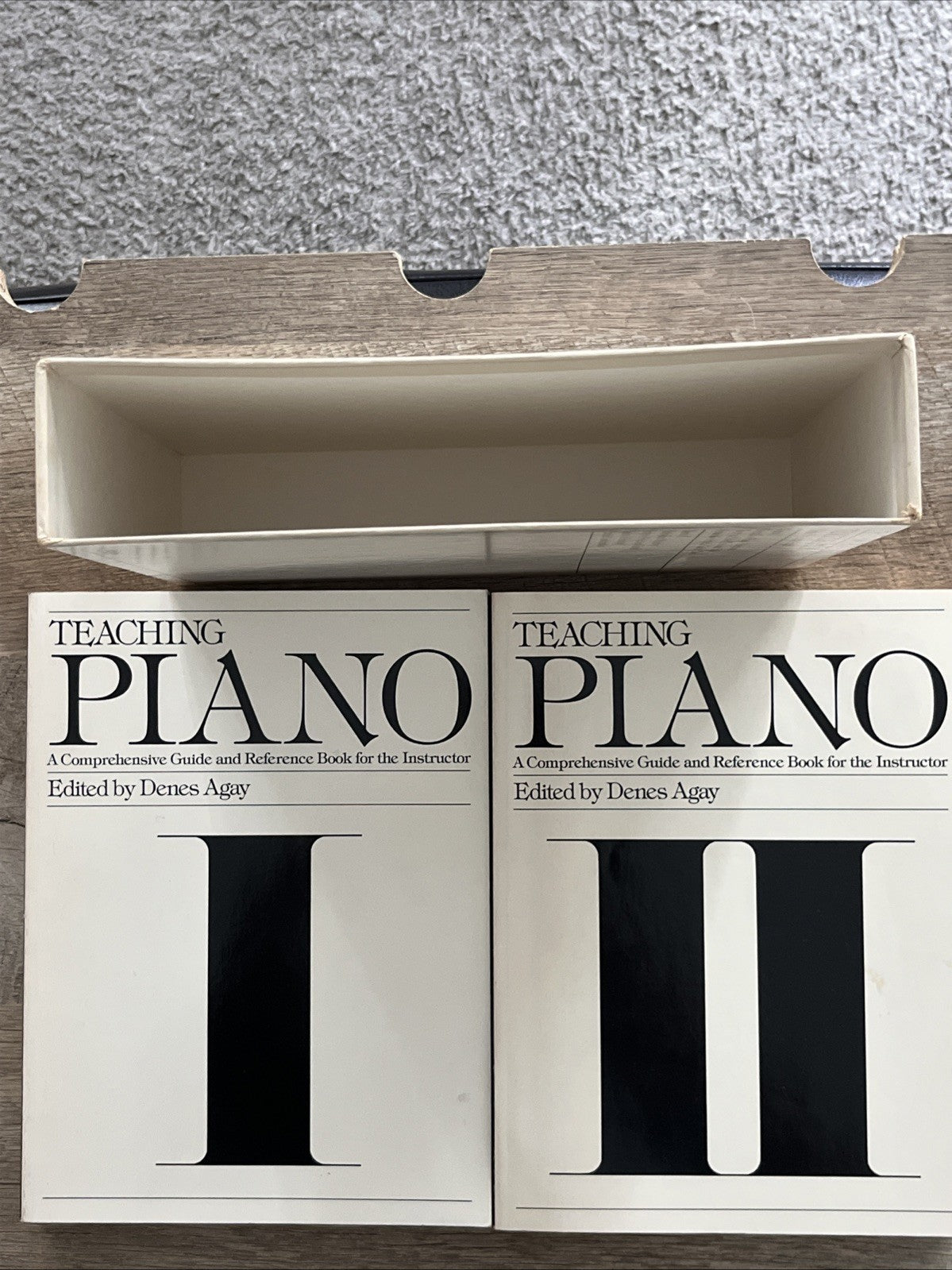 Teaching PIANO A Comprehensive Guide & Reference Book For The Instructor Vol 1&2