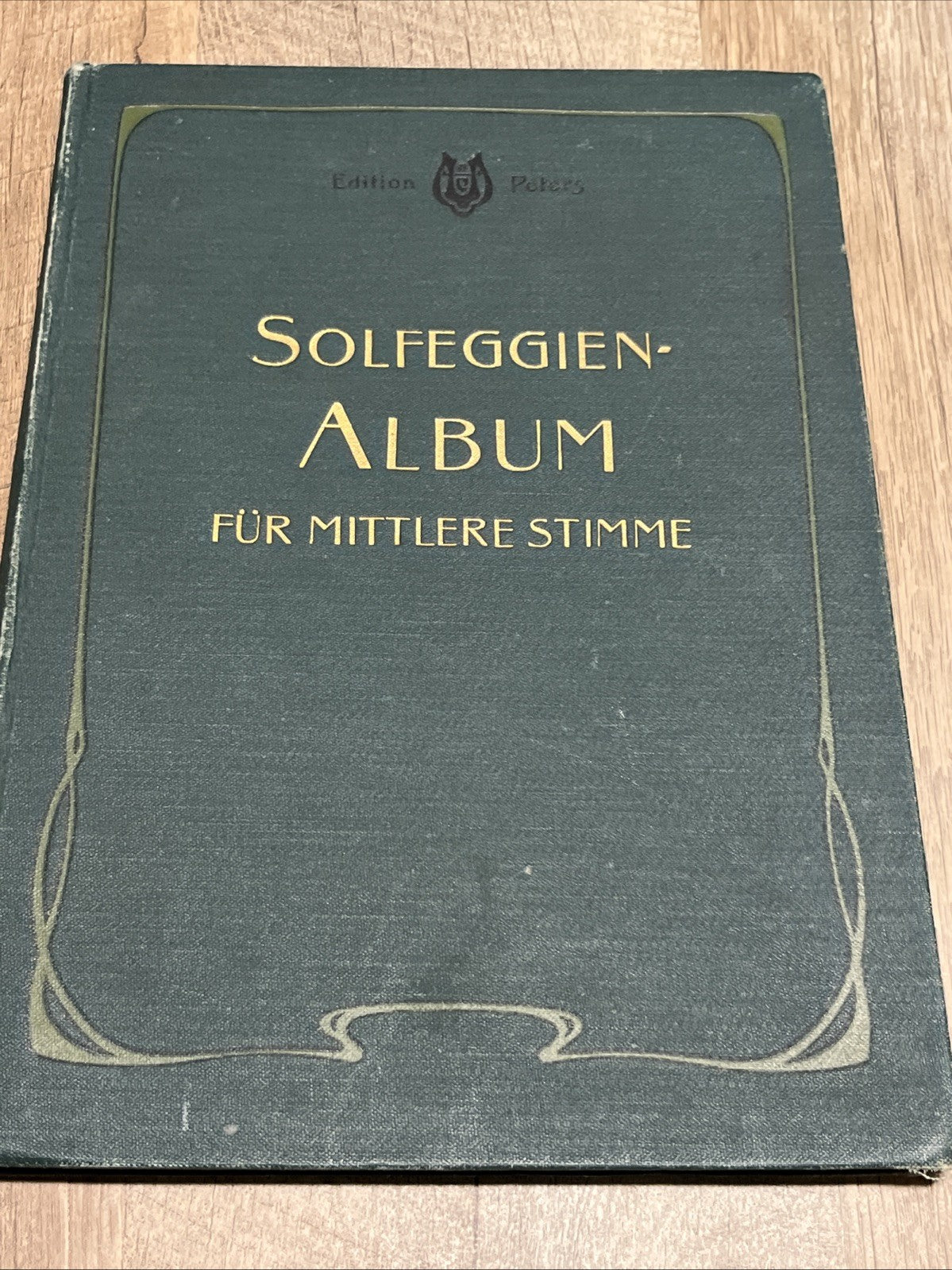 Solfeggien-Album für mittlere Stimme Solfeggio Album for Medium Voice