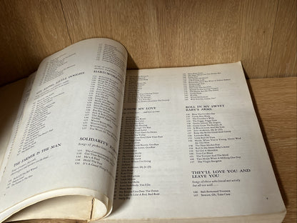 FOLKSINGER'S WORKBOOK words to over 1000 songs, Fred & Irwin Silber
