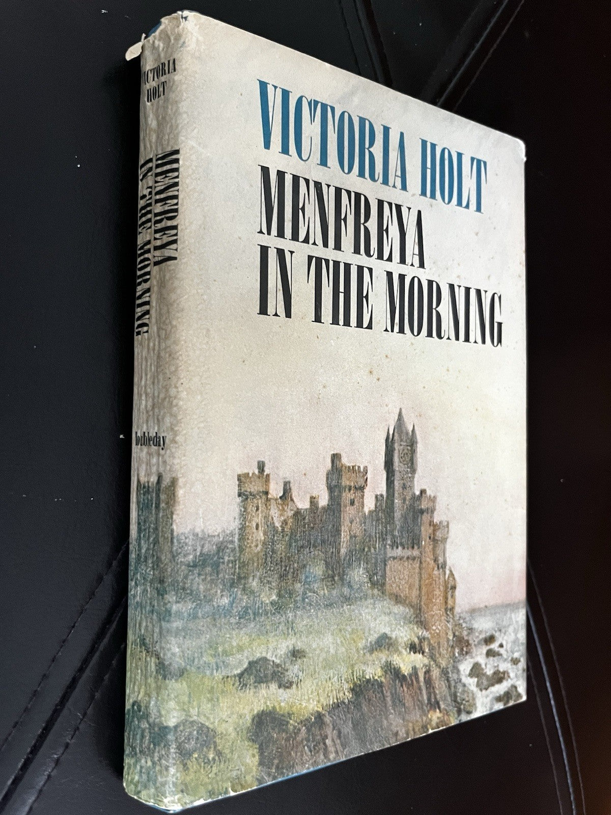 Victoria Holf Menfreya In The Morning & The Golden Fury By Marian Castle