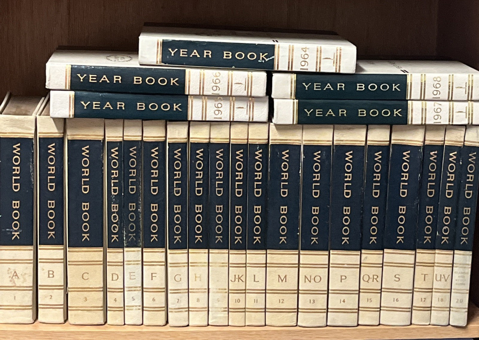 1961 World Book Encyclopedia Vol 1 - 20 Missing Vol 19 & Year book 1964 To 1968