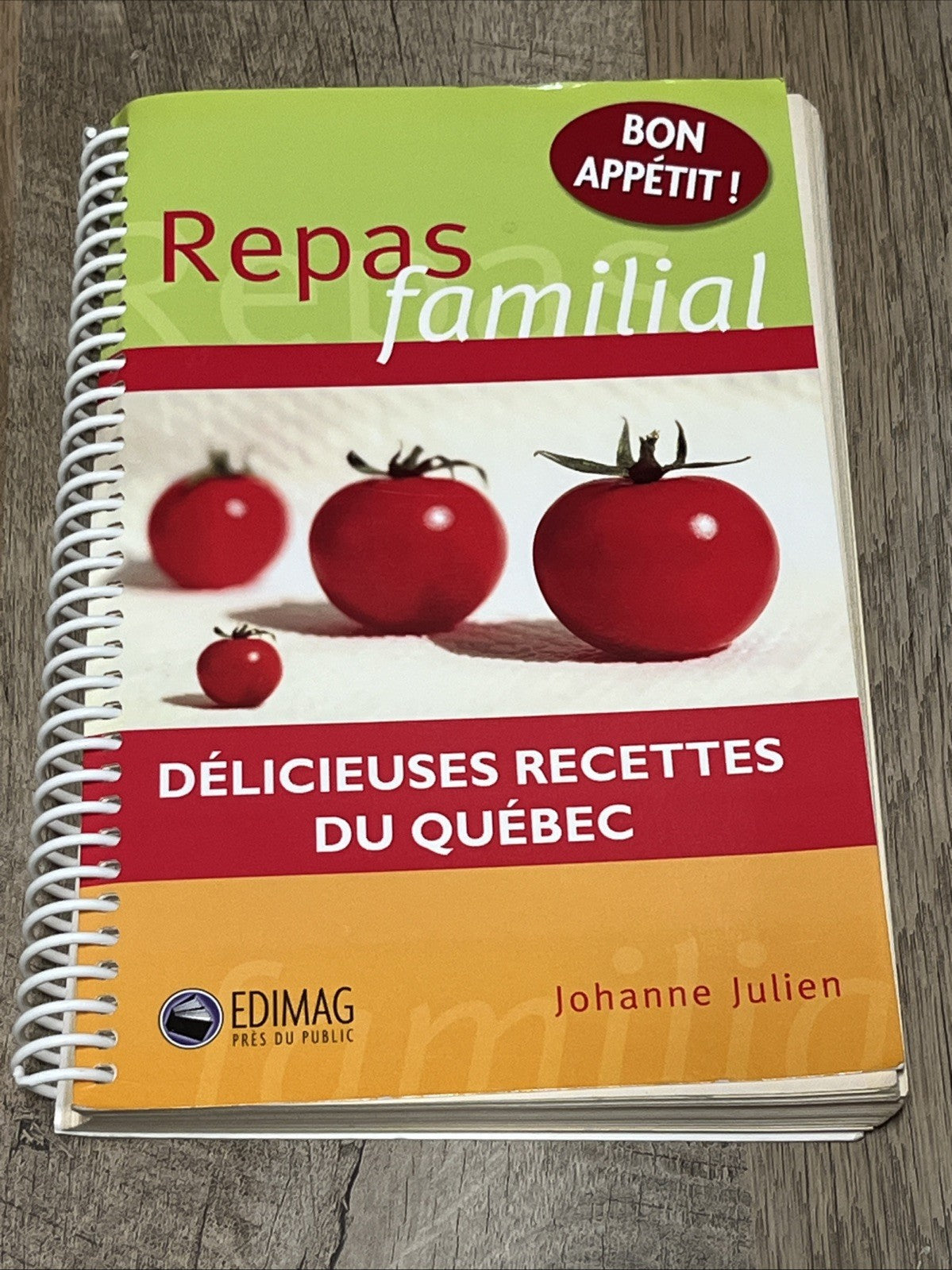 Repas familial: Délicieuses recettes du Québec by Johanne Julien