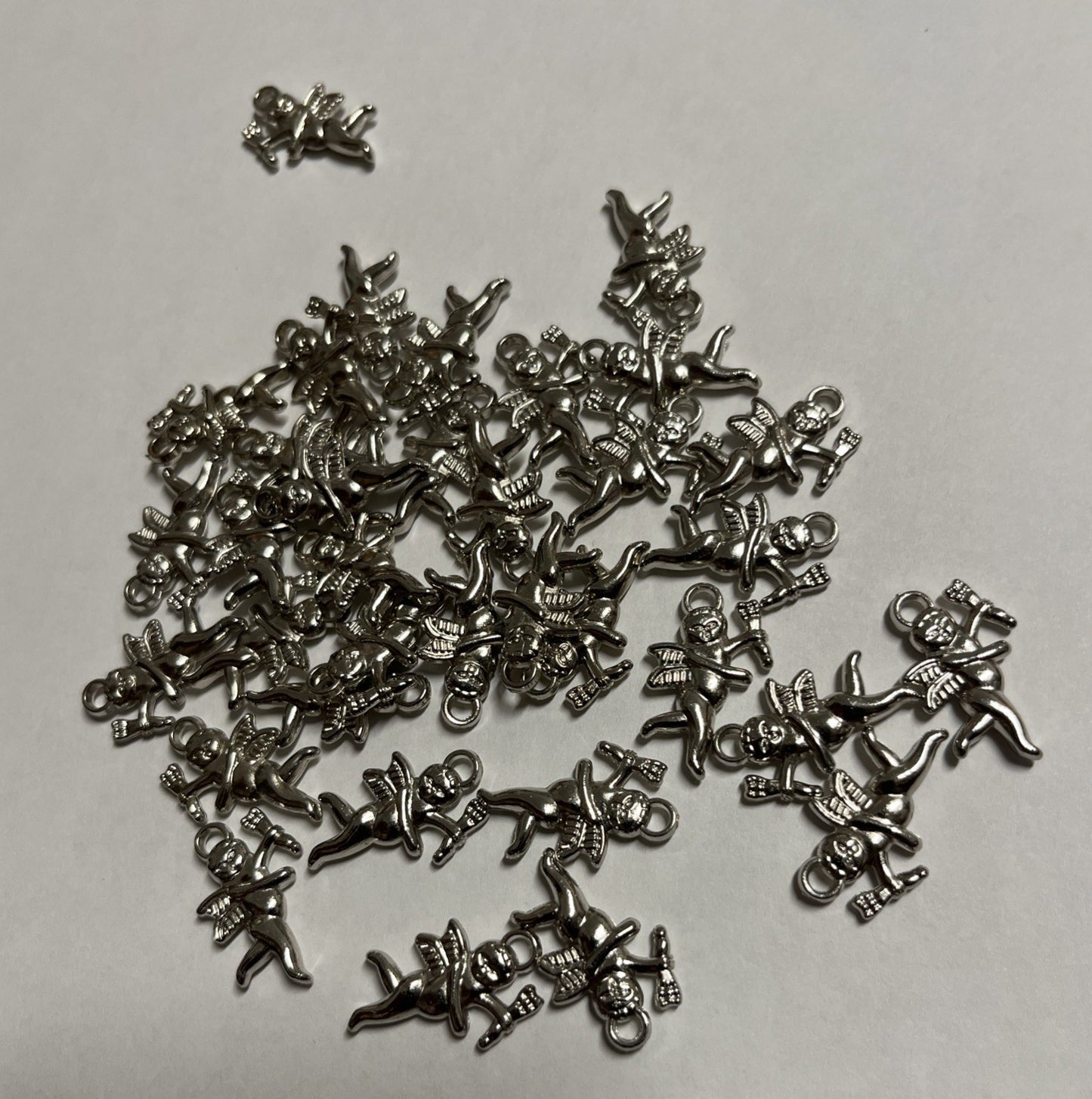 35  VINTAGE Antique Silver FLYING CHERUB CUPID W/ ARROW 28x17mm. ACRYLIC CHARMS