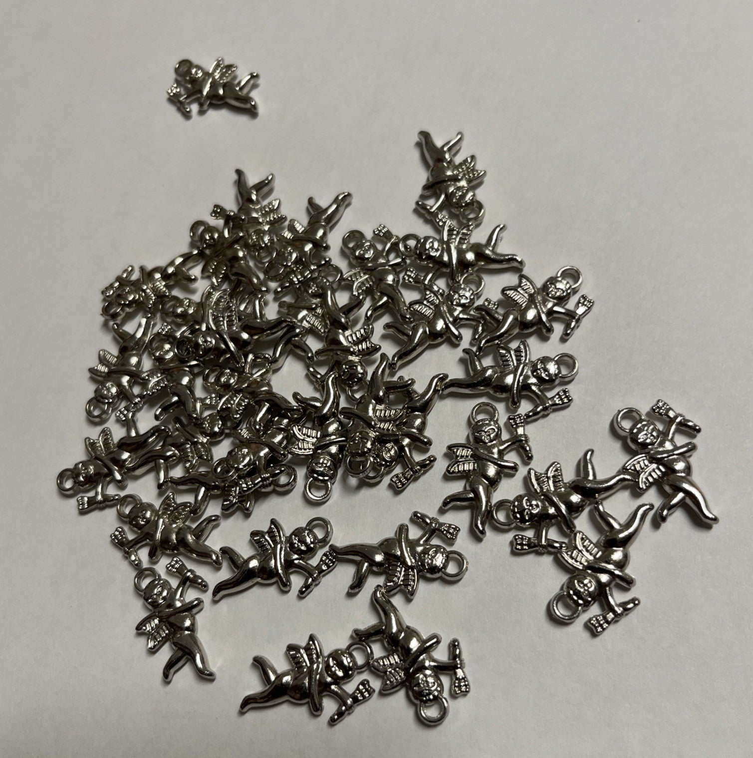 35  VINTAGE Antique Silver FLYING CHERUB CUPID W/ ARROW 28x17mm. ACRYLIC CHARMS