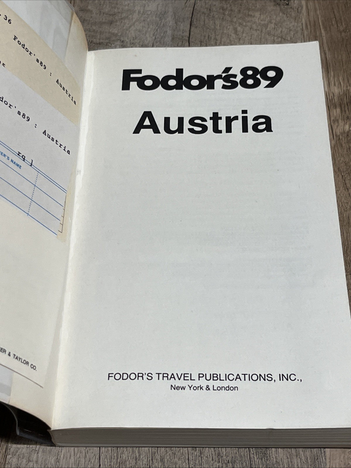 Fodors '89 Austria With Essays On Culture, Food And Wine