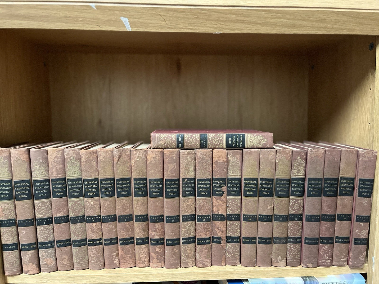 Universal Standard Encyclopedia Complete Sets Volumes 1 - 25 Vintage 1955