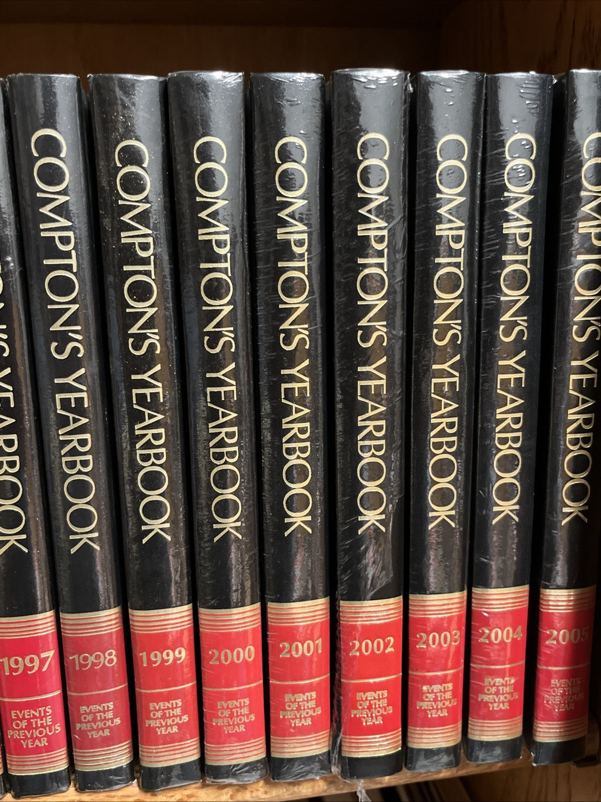 Compton's Encyclopedia Complete Set Volumes 1 - 26 & Yearbook of 1987 To 2005