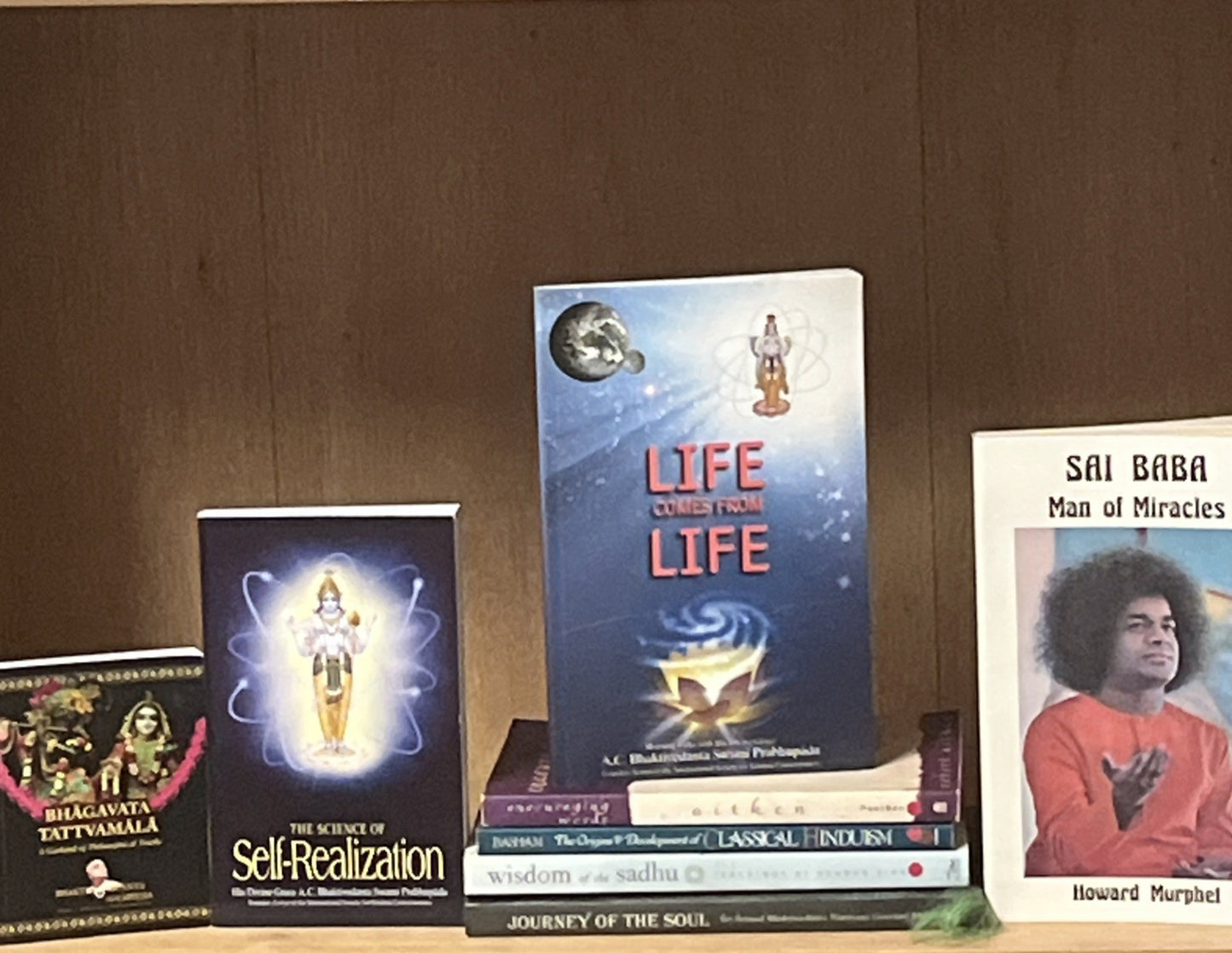 Books on Mysticism & Spirituality, lot of 8, Sadhu, Sai Baba, Hindu Mysticism