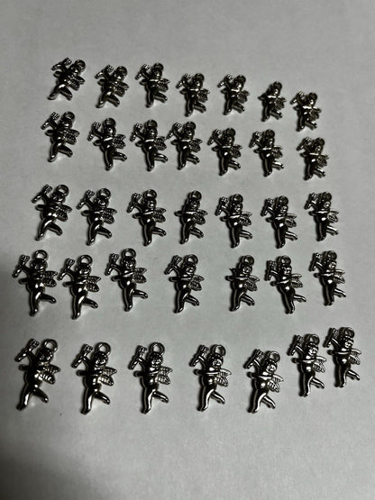 35  VINTAGE Antique Silver FLYING CHERUB CUPID W/ ARROW 28x17mm. ACRYLIC CHARMS