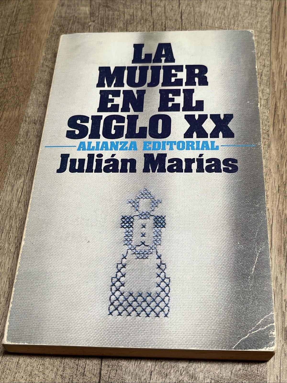 La mujer del siglo XX (El Libro De Bolsillo (Lb)) (Spanish Edition) [Paperback..