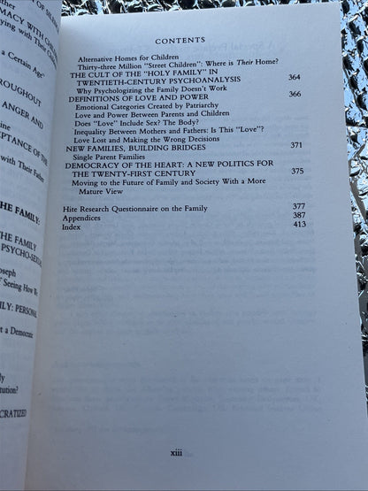 Hite Report on the Family: Growing up under Patriarchy by Shere Hite (English)
