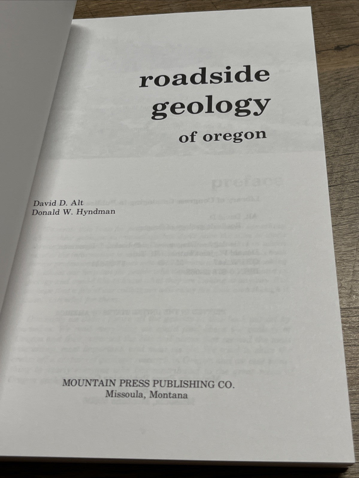 Roadside Geology of Oregon (Roadside Geology Series) - Paperback - Like New
