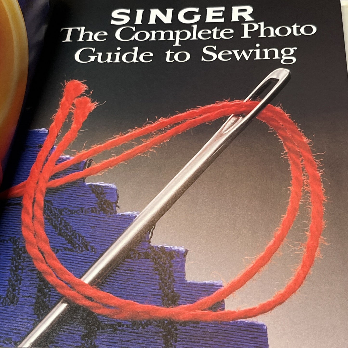 Singer: The Complete Photo Guide to Sewing by Creative Publishing (1999)