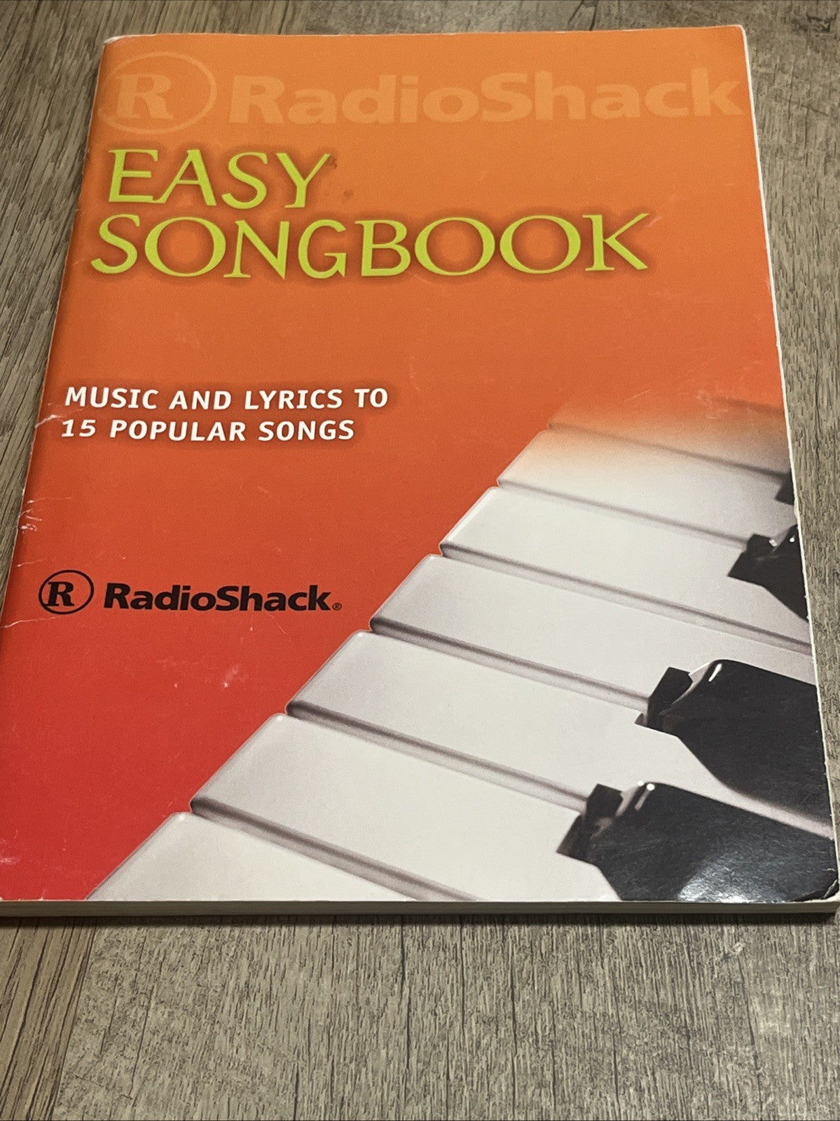  Radio Shack Easy Song Book 15 Popular Songs (Hal Leonard Publication)
