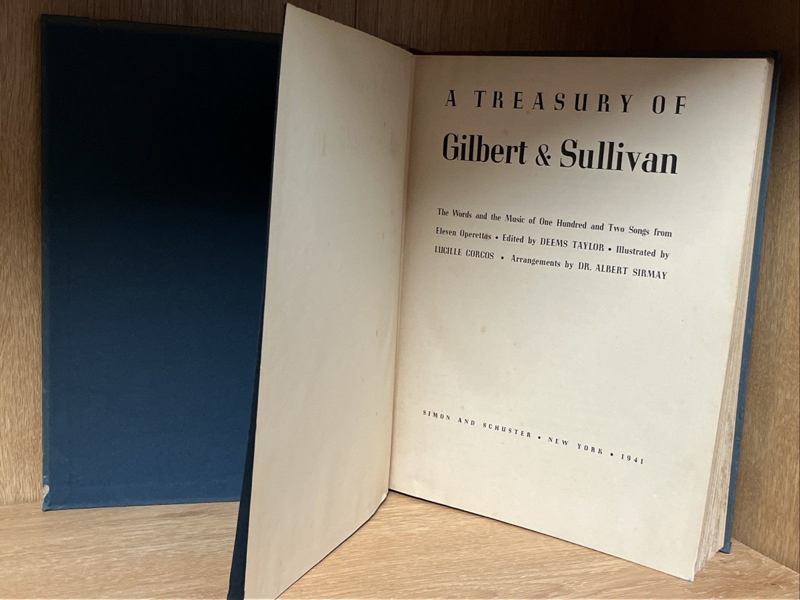 Vintage 1941 A Treasury Of Gilbert & Sullivan & Everybody Favorite Series No.16