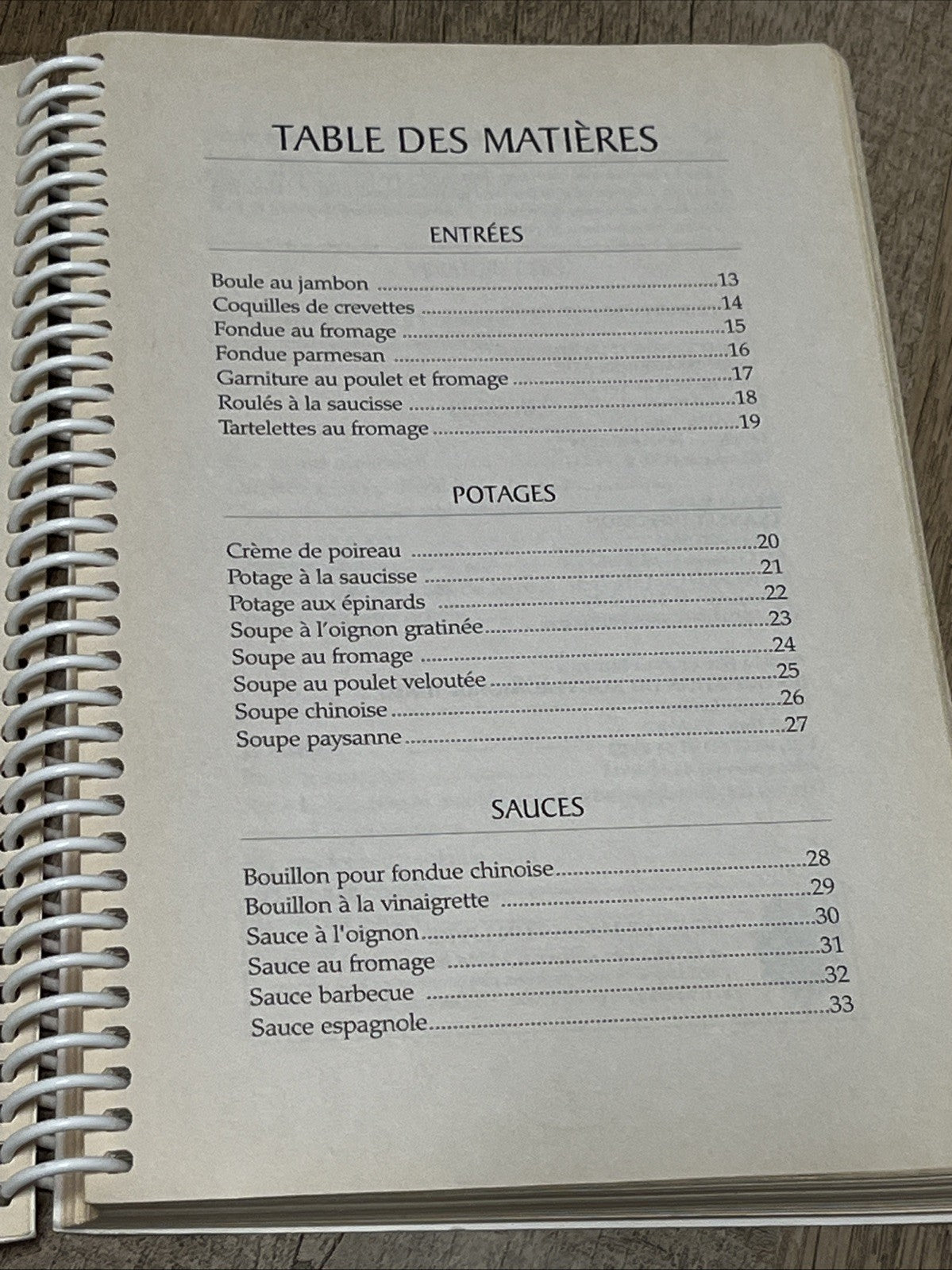 Repas familial: Délicieuses recettes du Québec by Johanne Julien
