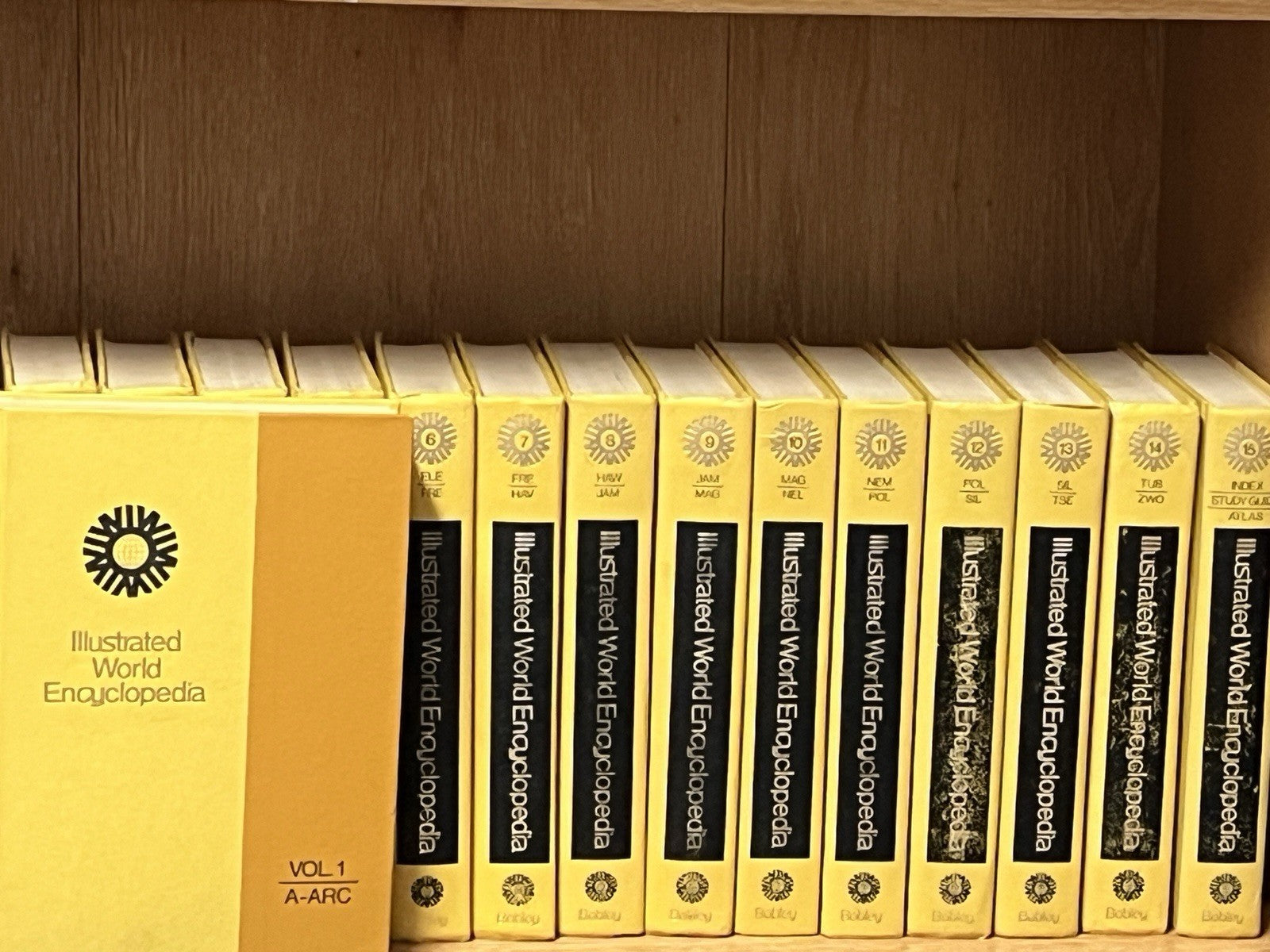 Illustrated World Encyclopedia  Volume 1 - 15 Complete Set 1972