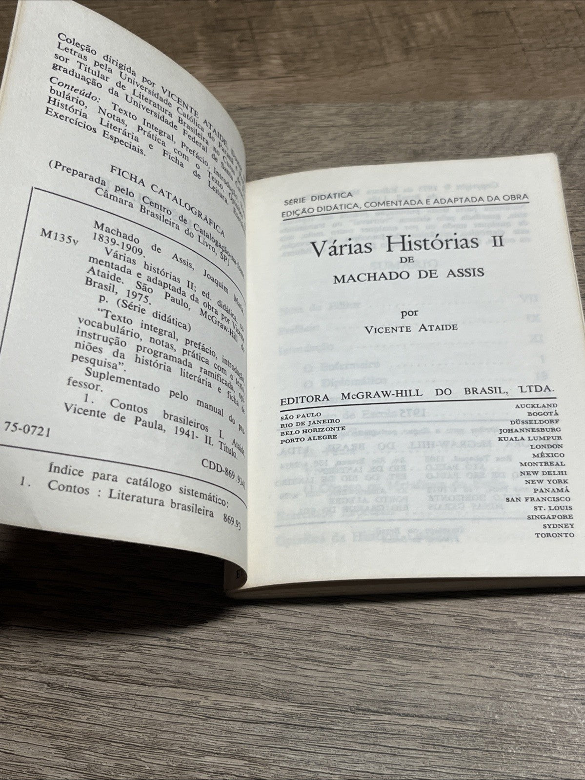 Serie Didatica Machado de Assis Varias Historians - 11  Vicente Ataide (Spanish)