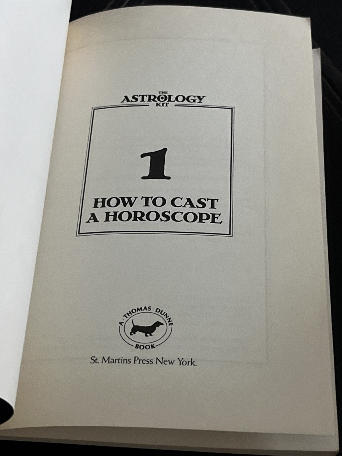 How to Cast a Horoscope (The Astrology Kit, 1) Paperback, First Edition