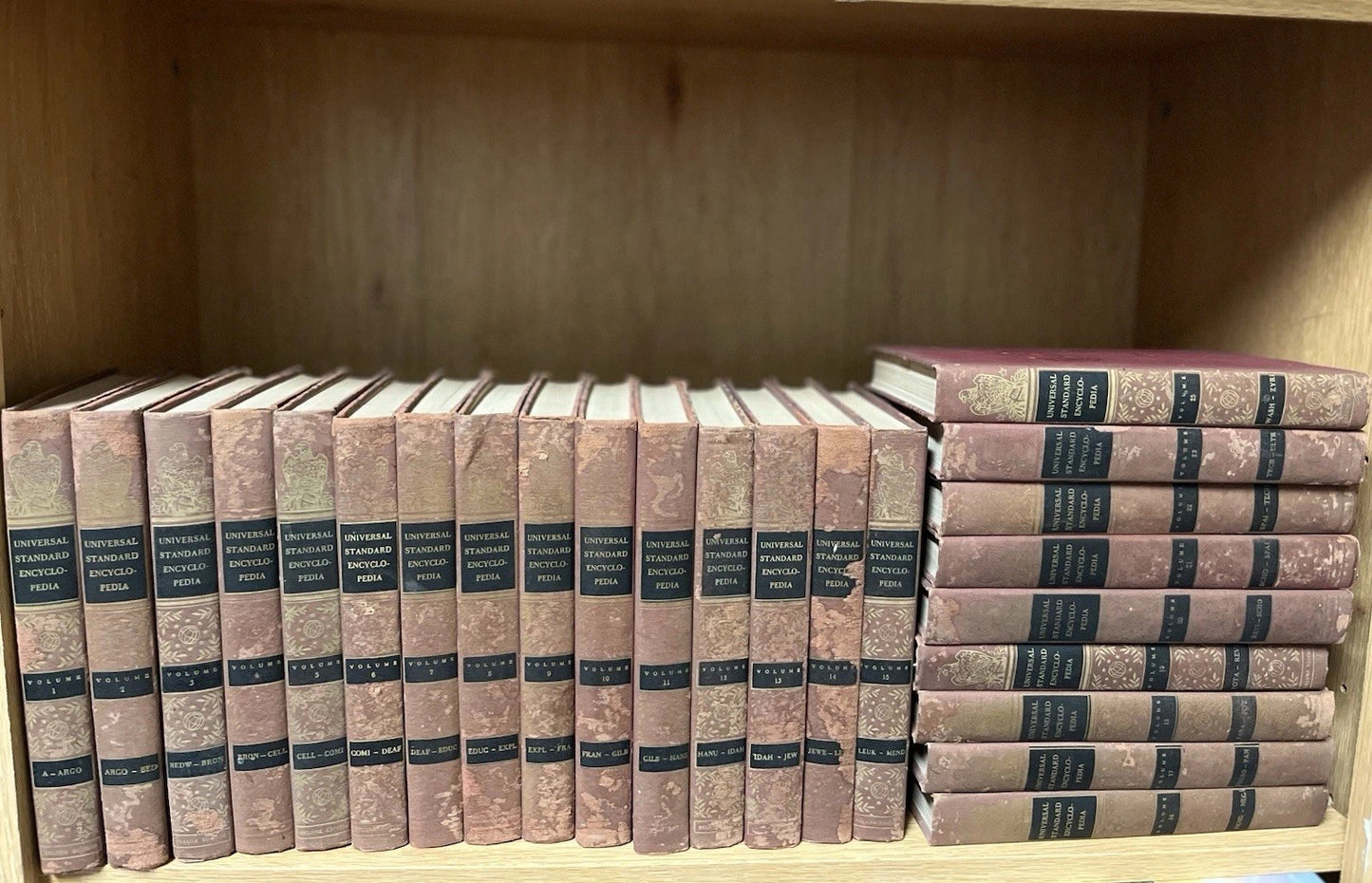 VT Universal Standard Encyclopedia Complete Sets Volumes 1 - 25 Vintage 1955