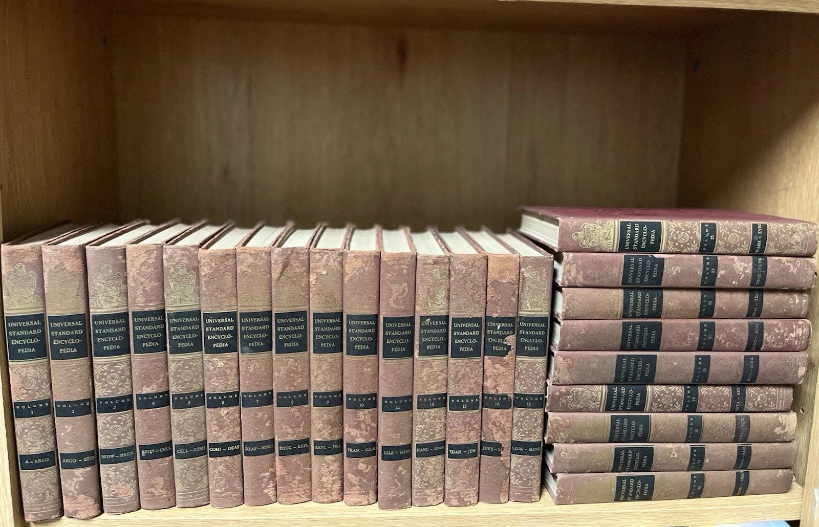 VT Universal Standard Encyclopedia Complete Sets Volumes 1 - 25 Vintage 1955