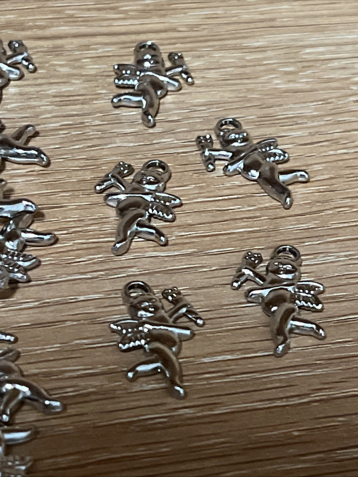 35  VINTAGE Antique Silver FLYING CHERUB CUPID W/ ARROW 28x17mm. ACRYLIC CHARMS