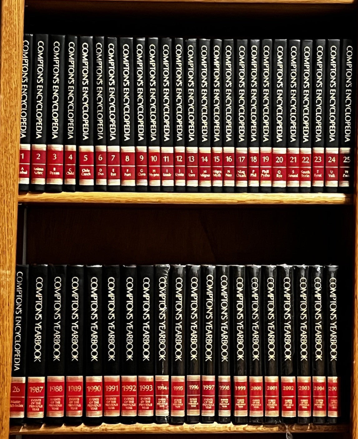 Compton's Encyclopedia Complete Set Volumes 1 - 26 & Yearbook of 1987 To 2005