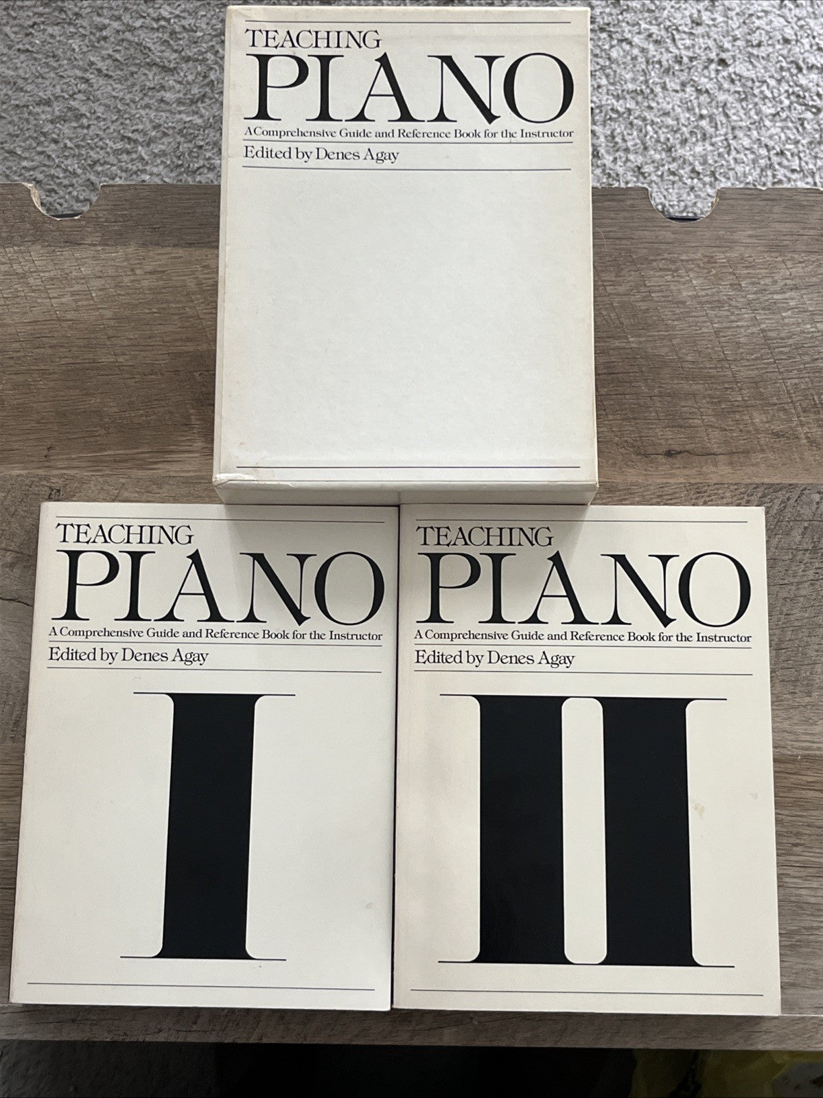 Teaching PIANO A Comprehensive Guide & Reference Book For The Instructor Vol 1&2