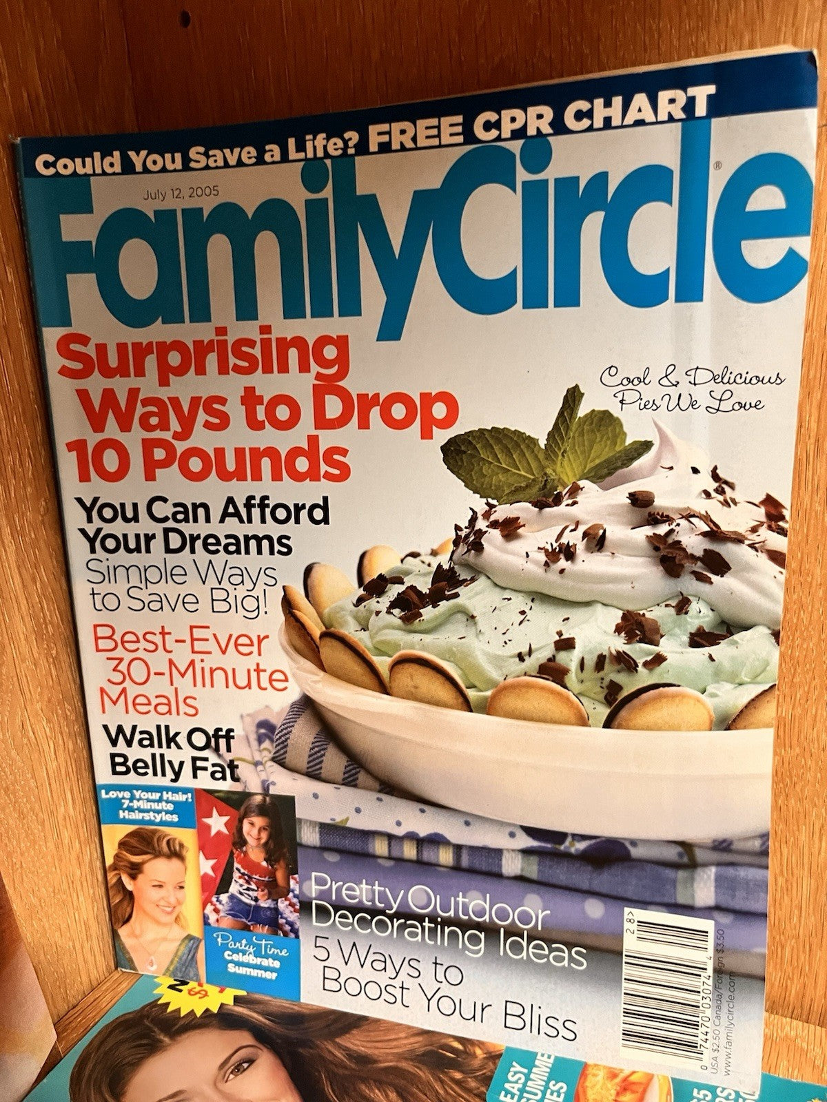Lot of 8 FAMILY CIRCLE Magazine + Crafts Mag, Quick and Simple Magazine