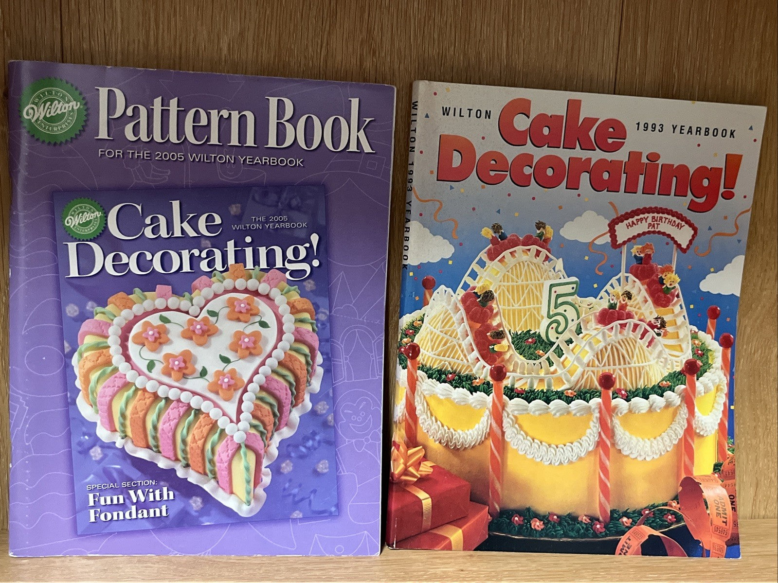 Cake Decorating Magazines Lot 2 Wilton Yearbook Pattern Book 1993 & 2005