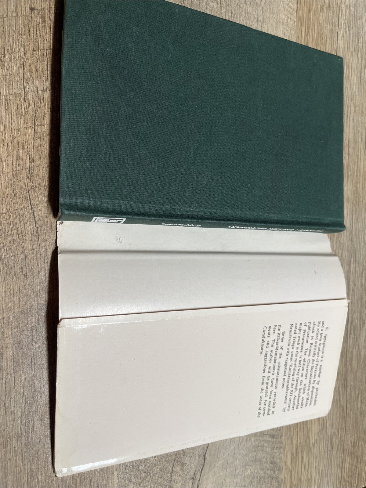 Camdu Kosam. Prakrit: English Dictionary S. Ippagumta, Delhi, 1992. 217p Hb