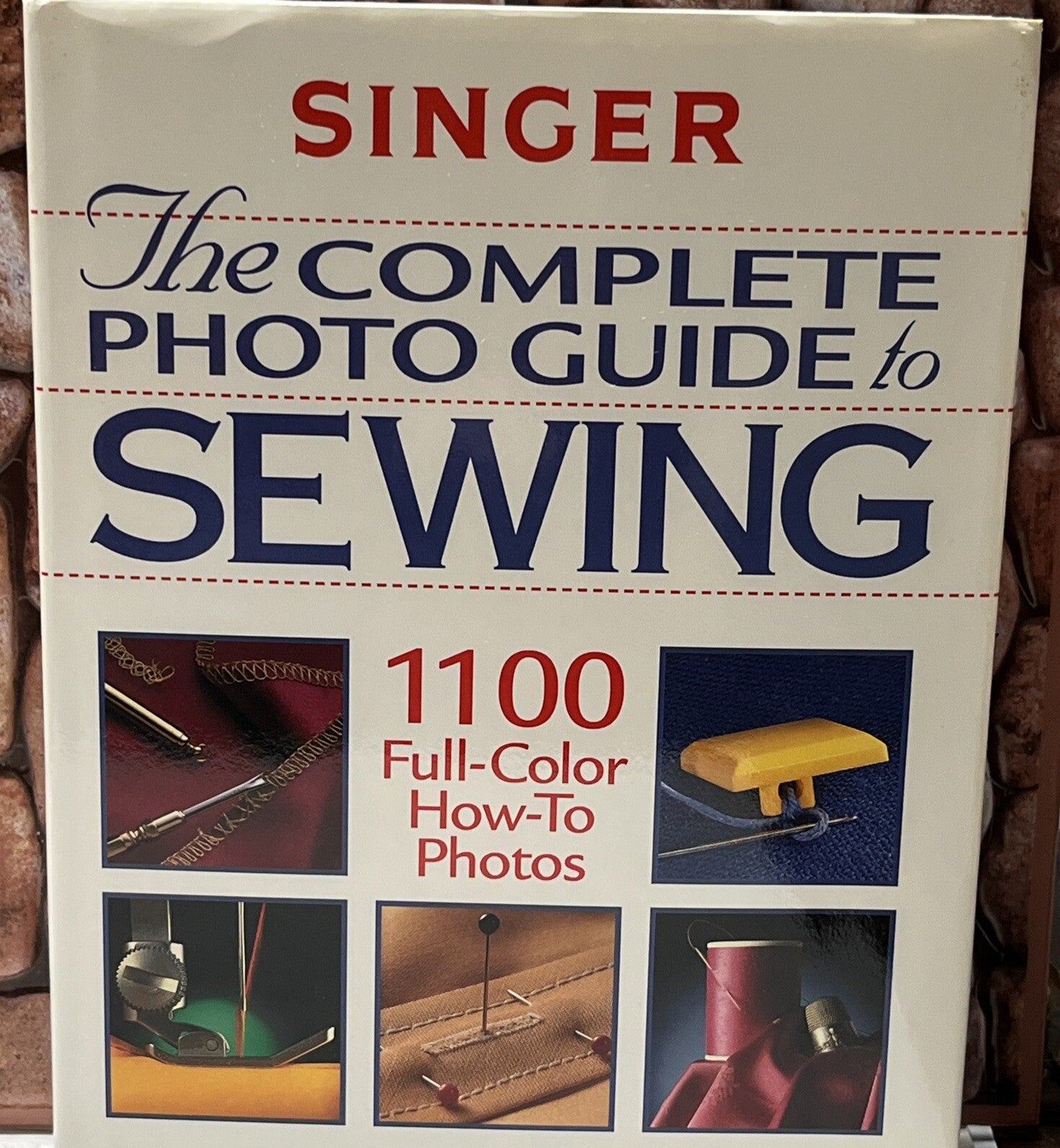 Singer: The Complete Photo Guide to Sewing by Creative Publishing (1999)