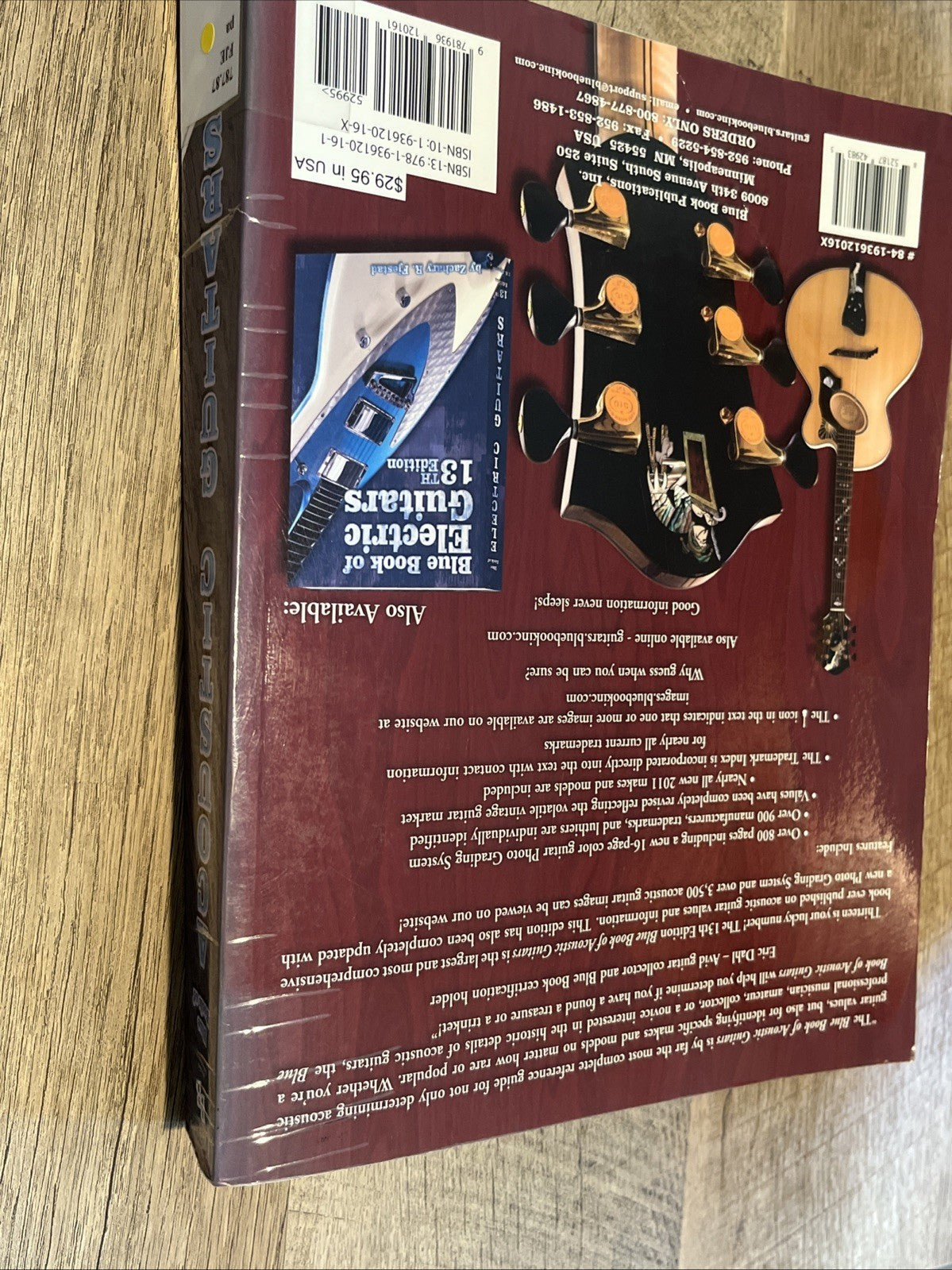 BLUE BOOK OF ACOUSTIC GUITARS 13th Edition