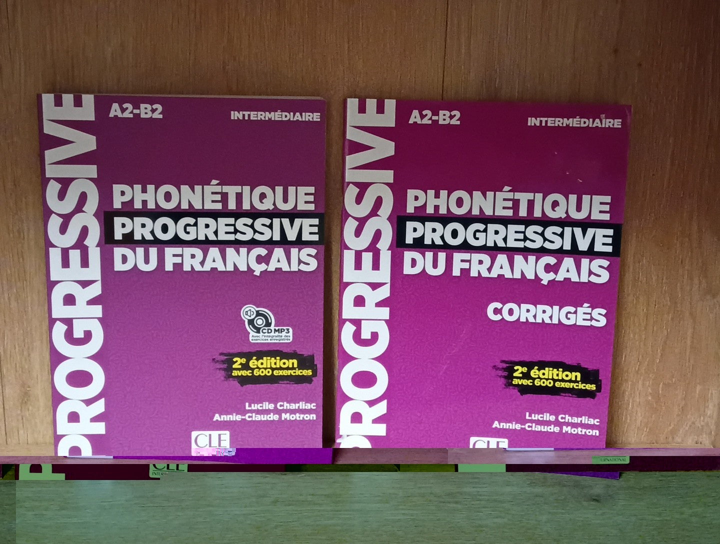 Lucile Charliac Phonetique progressive du francais: Niveau (No CD)  Lot Of 2 