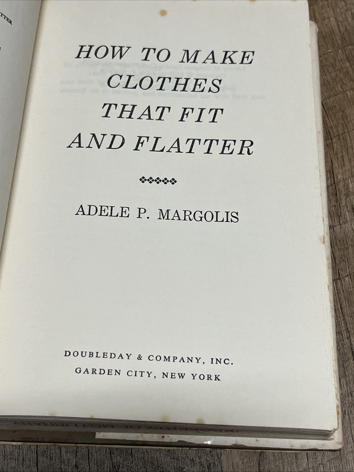 How to make clothes that fit & flatter by Adele P Margolis HCDC 1969