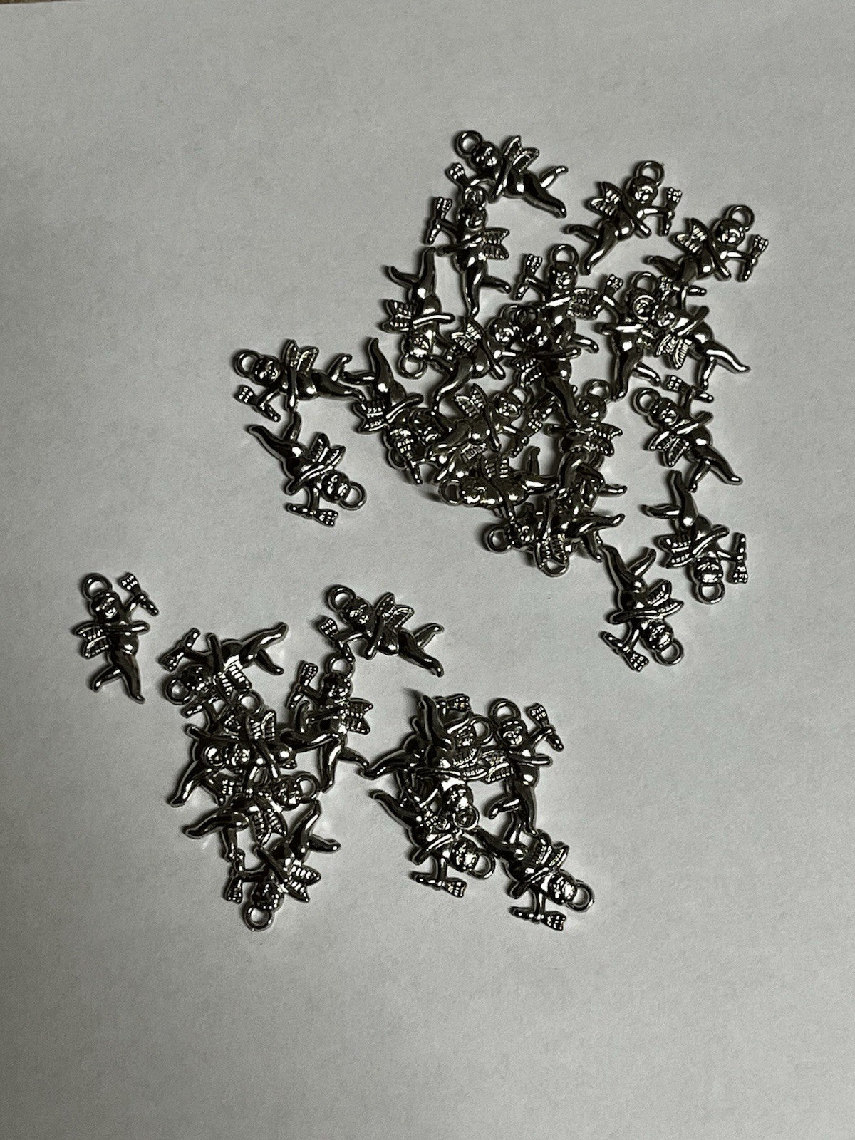 35  VINTAGE Antique Silver FLYING CHERUB CUPID W/ ARROW 28x17mm. ACRYLIC CHARMS