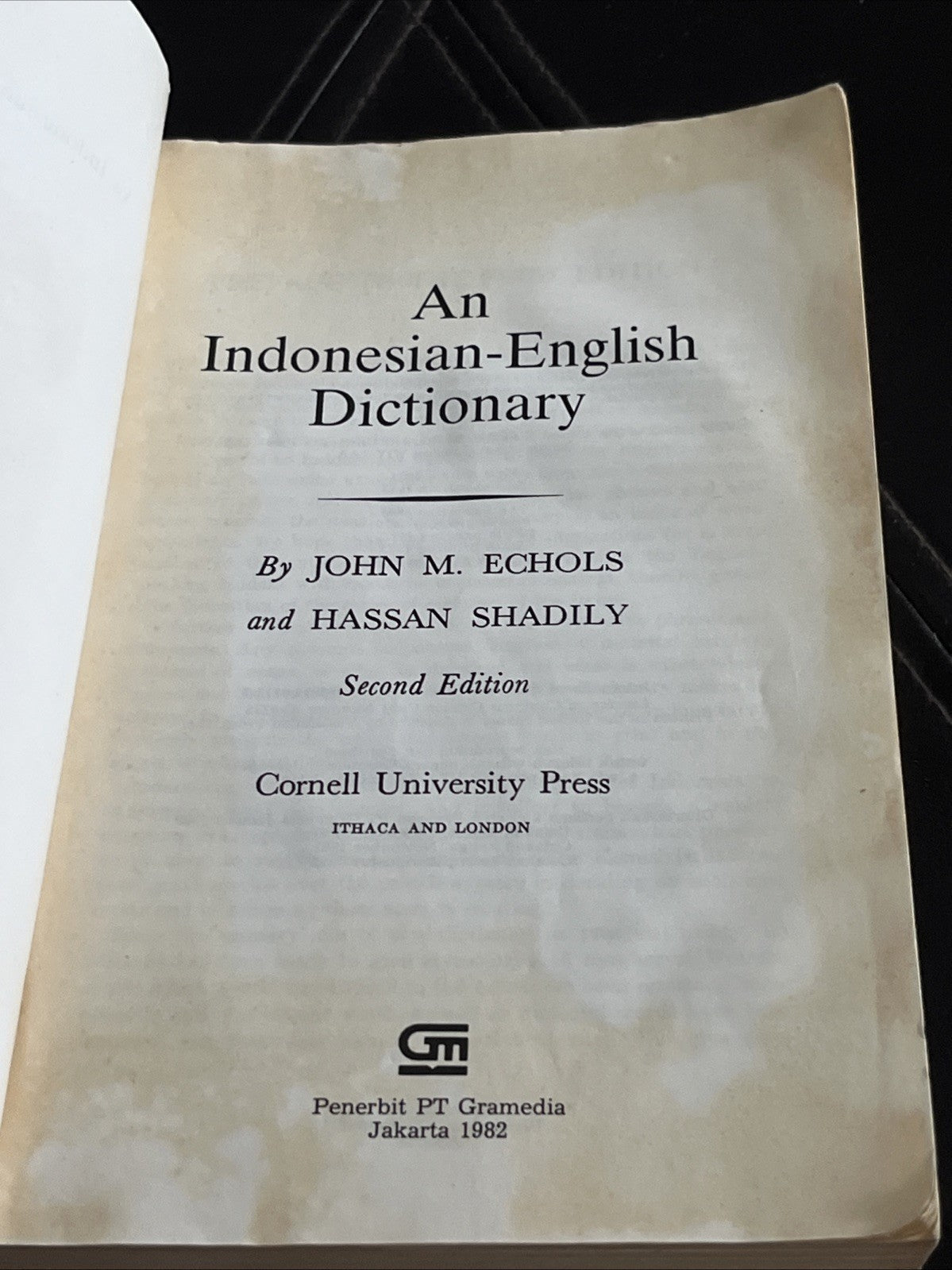 AN INDONESIAN-ENGLISH DICTIONARY By John M. Echols & Hassan Shadily - 1978